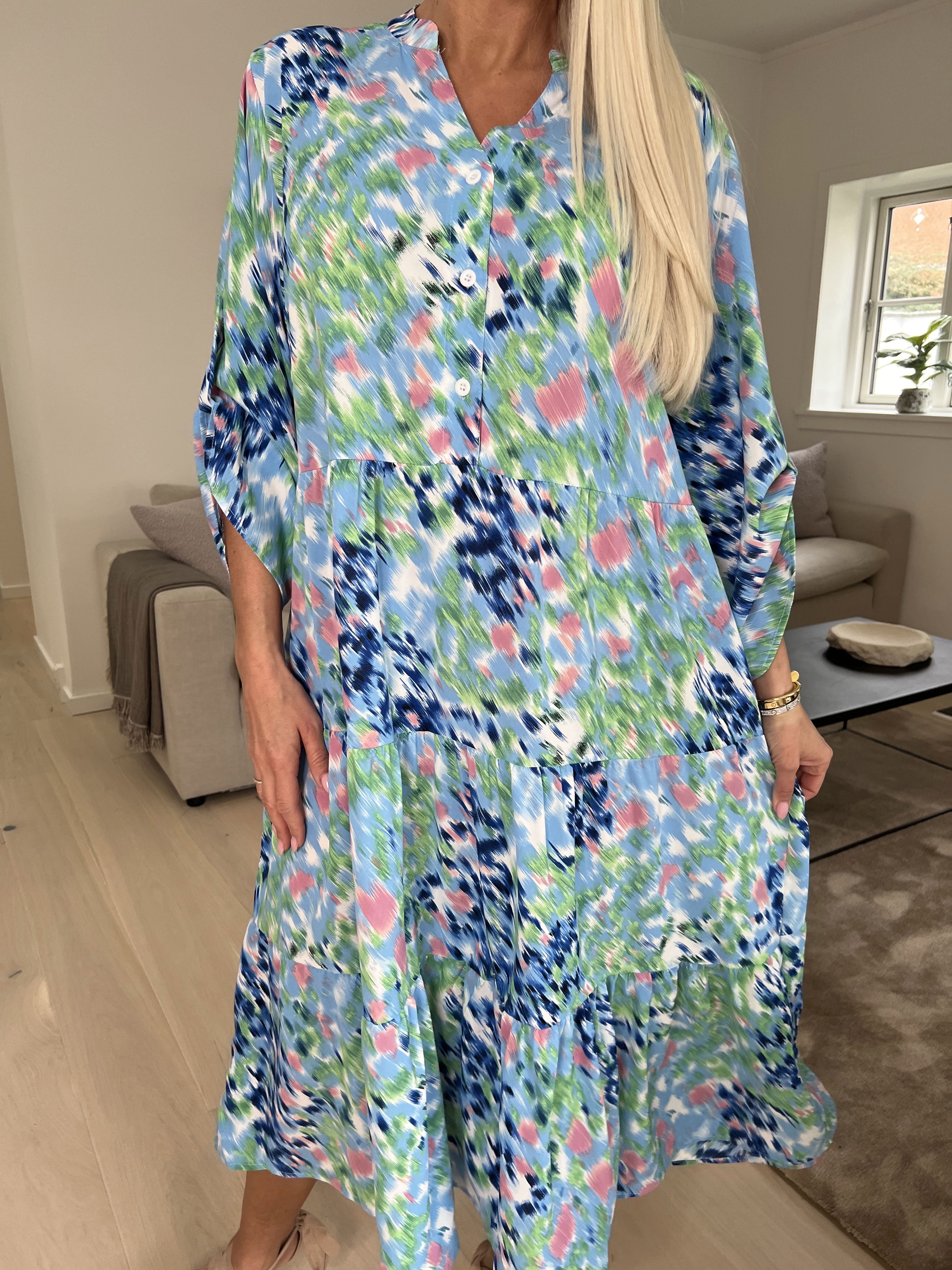 Simone - Söt klänning med mångfärgat tryck